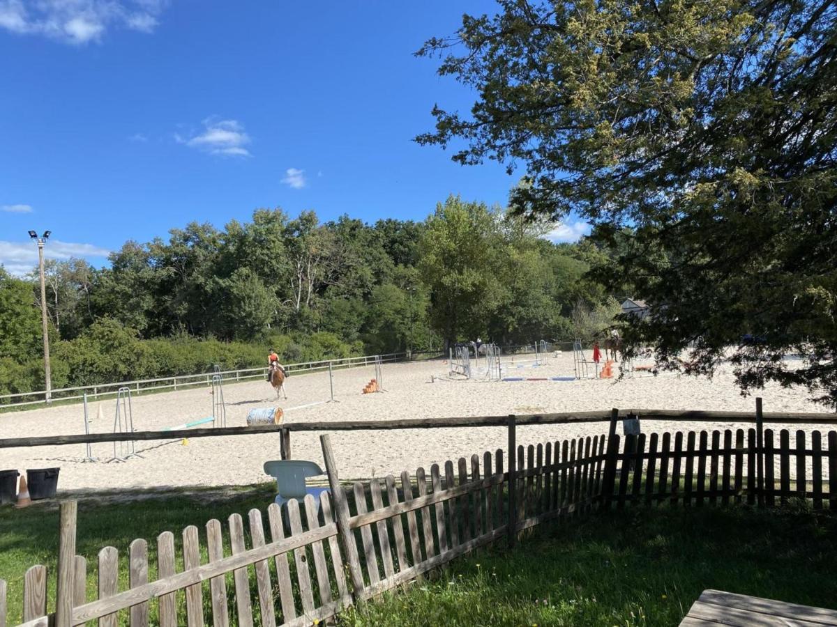 Chalet Familial Pres De Vichy, Terrasse, Animaux Acceptes - Fr-1-489-274 Le Vernet  المظهر الخارجي الصورة